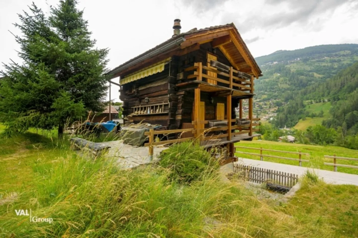 Charmantes und authentisches Chalet/Raccard mit Terrasse und freiem Blick - Foto 1 von 8