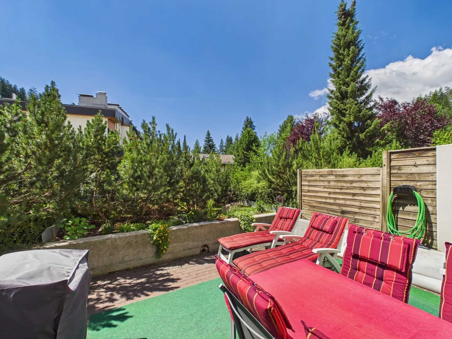 Sonnige Terrasse und exklusiver Zugang zu Pool- und Sportanlagen - Photo 9 sur 11