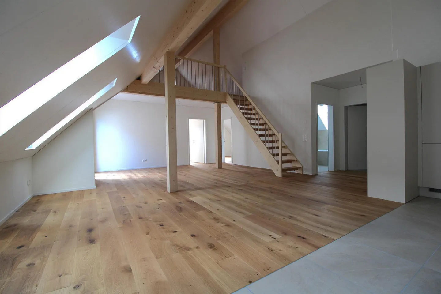 Attico esclusivo di 4,5 stanze con galleria aperta e grande balcone - Foto 1 di 13