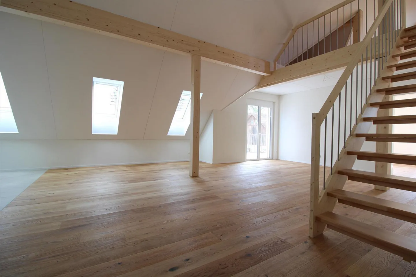 Attico esclusivo di 4,5 stanze con galleria aperta e grande balcone - Foto 5 di 13