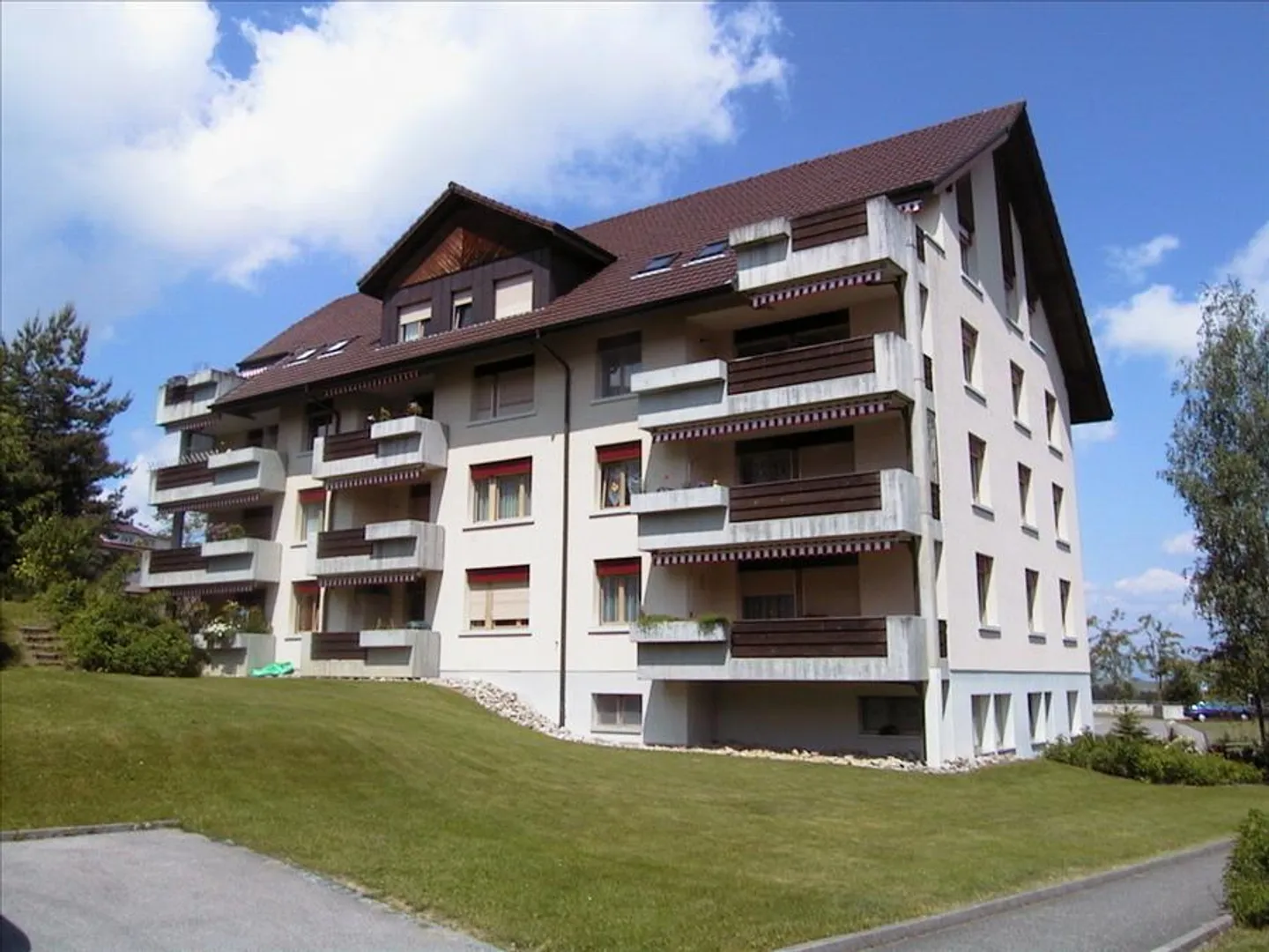 Geräumige helle Wohnung in Düdingen - Foto 1 von 6