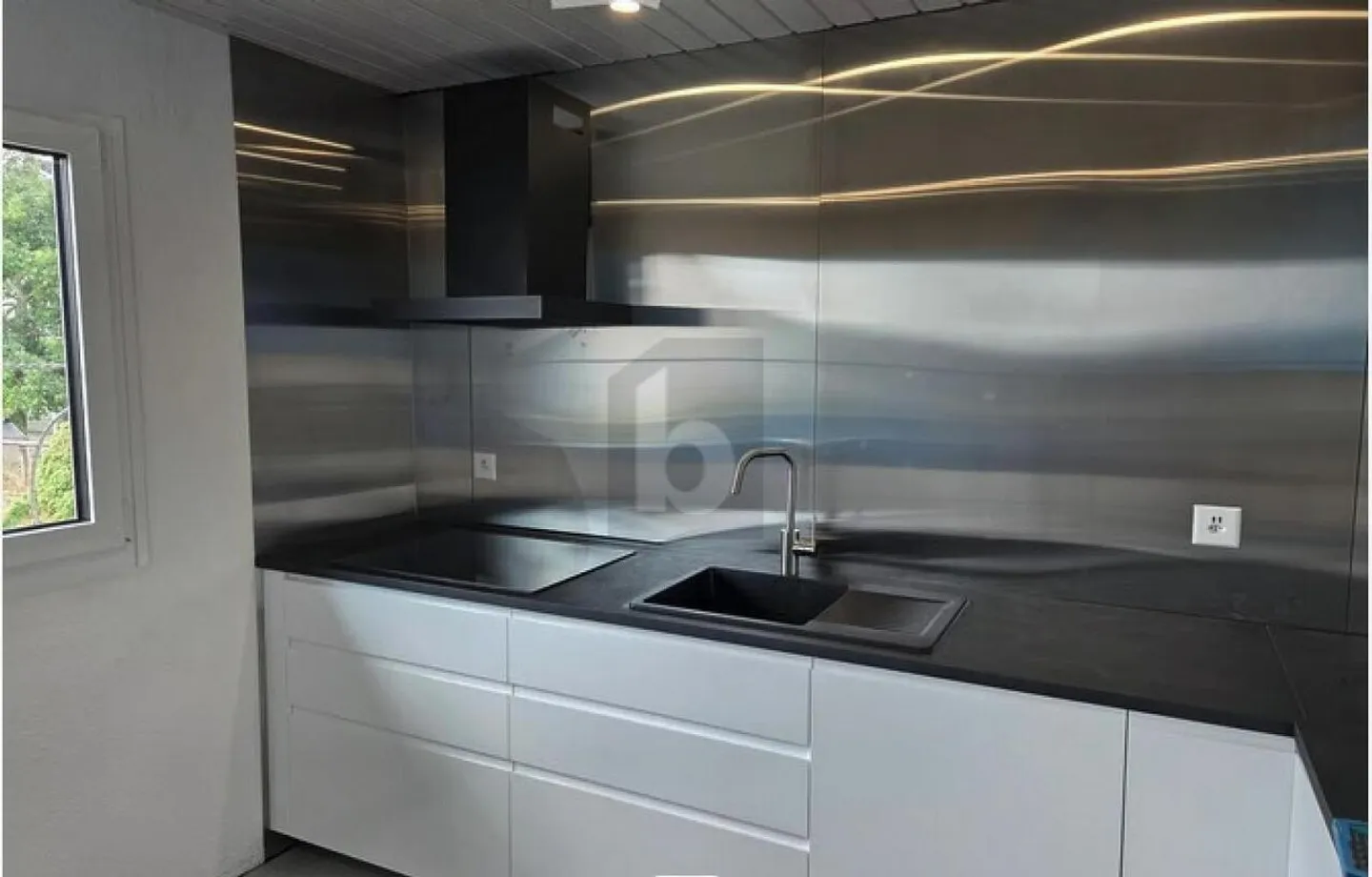 ENERGETICALLY RENOVATED WITH 1339 M² SURROUNDINGS - Photo 3 of 4