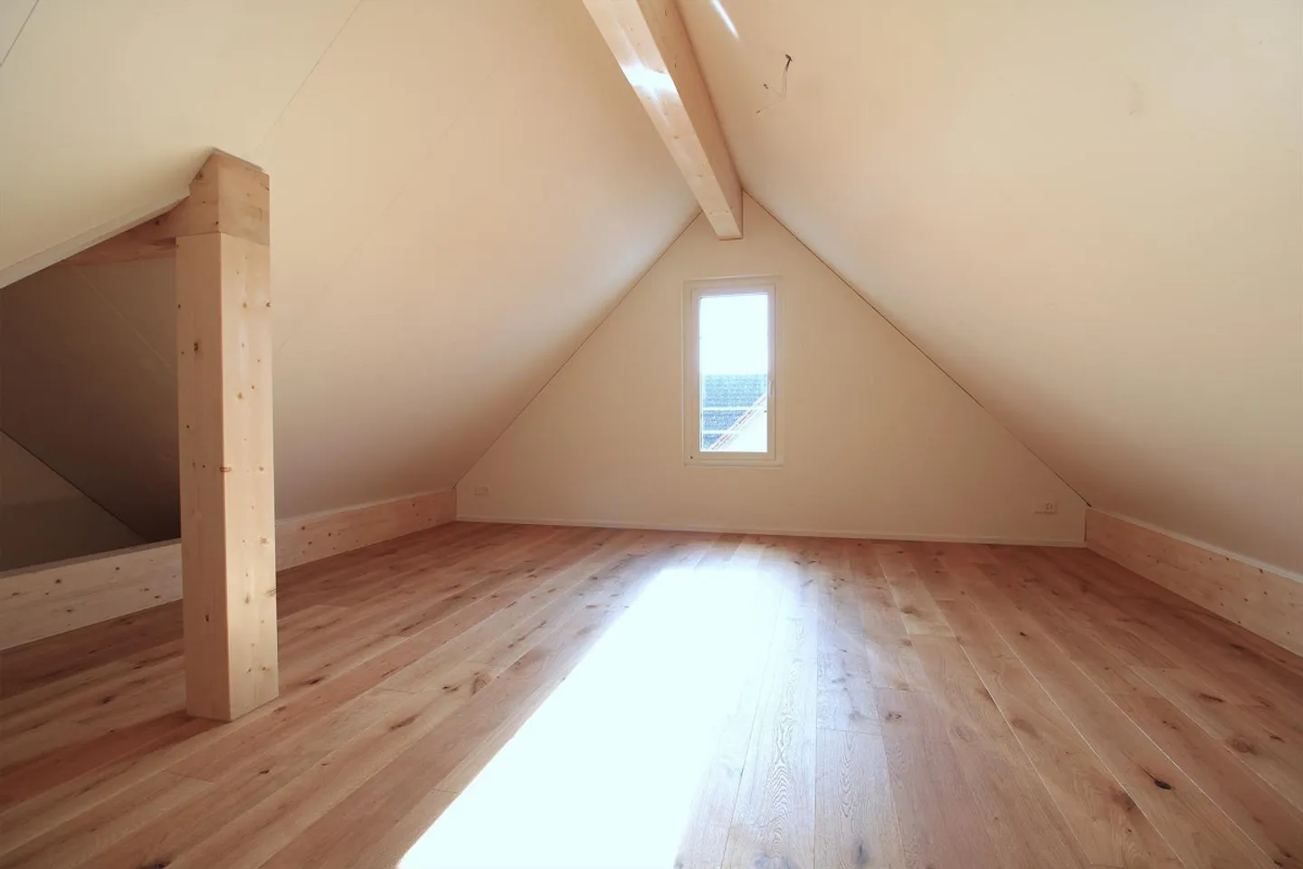 Attico esclusivo di 4,5 stanze con galleria aperta e grande balcone - Foto 11 di 13