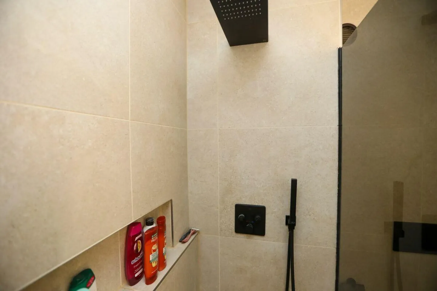 Vivre à Frauenfeld - Appartement sous les toits neuf - Photo 6 sur 11
