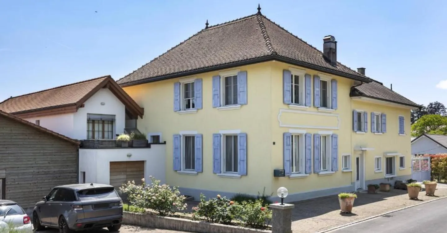 Superb village house with 3 apartments, terrace and garden - Photo 2 of 13