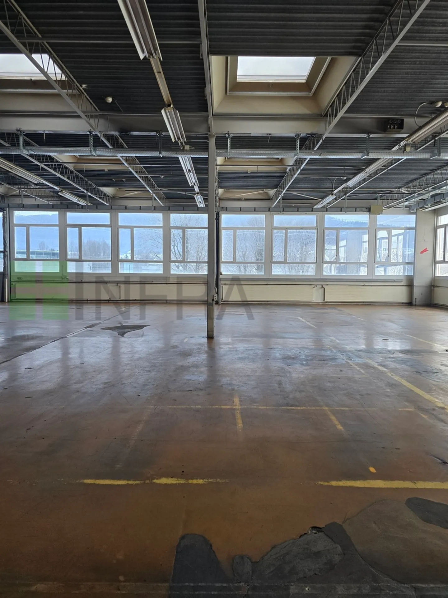 Lagerfläche von 126 m2 in der Industriezone von Delémont - Foto 3 von 9