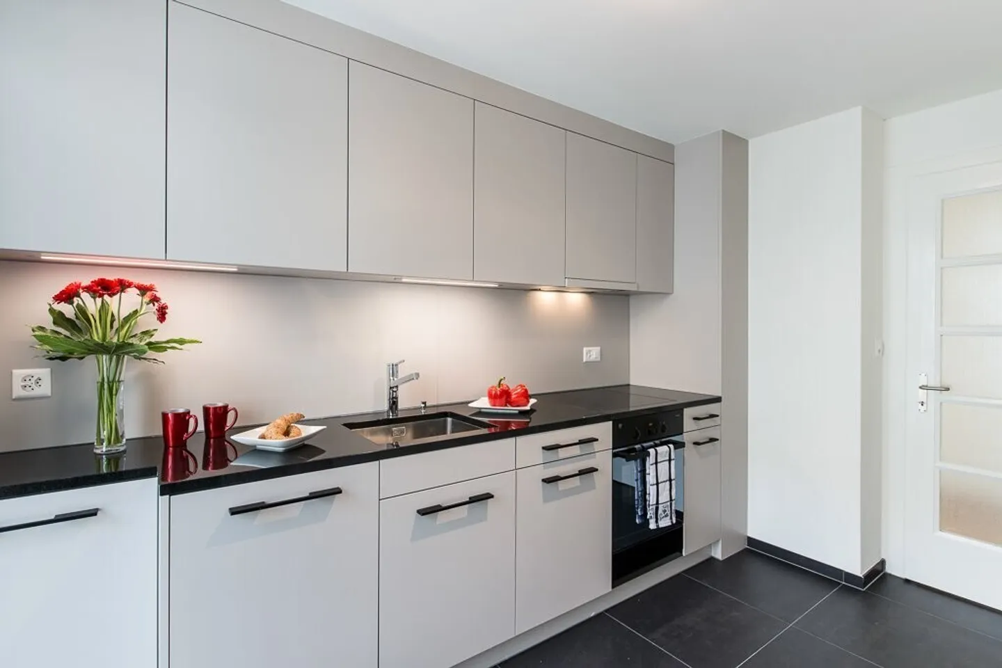 We are looking for you - Photo 4 of 5