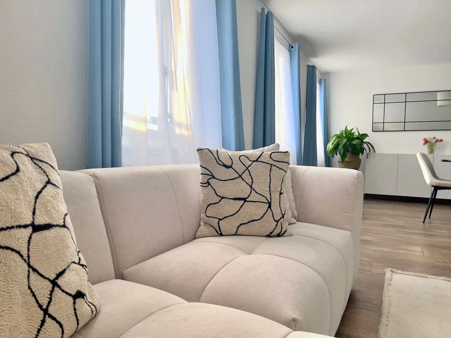 APPARTEMENT 2½ PIÈCES À BERNE - WEISSENBÜHL, MEUBLÉ, TEMPORAIRE - Photo 2 sur 10