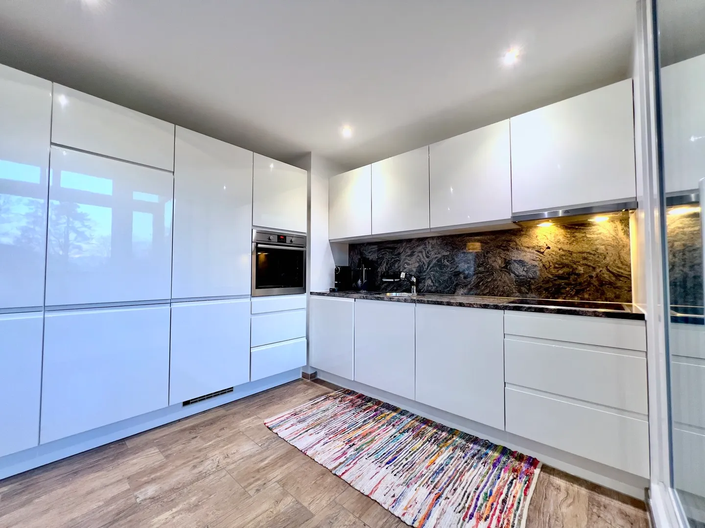 APPARTEMENT 2½ PIÈCES À BERNE - WEISSENBÜHL, MEUBLÉ, TEMPORAIRE - Photo 3 sur 10