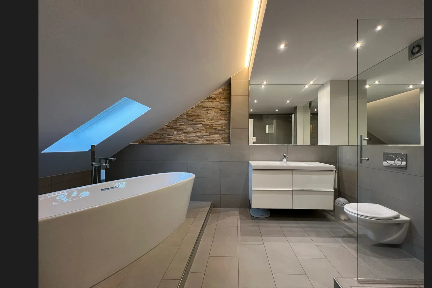 APPARTEMENT 2½ PIÈCES À BERNE - WEISSENBÜHL, MEUBLÉ, TEMPORAIRE - Photo 7 sur 10