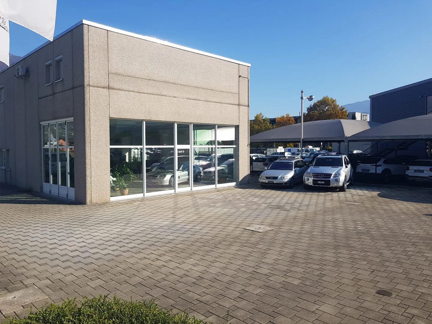 Propriété commerciale avec showroom dans un emplacement privilégié - Photo 2 sur 6