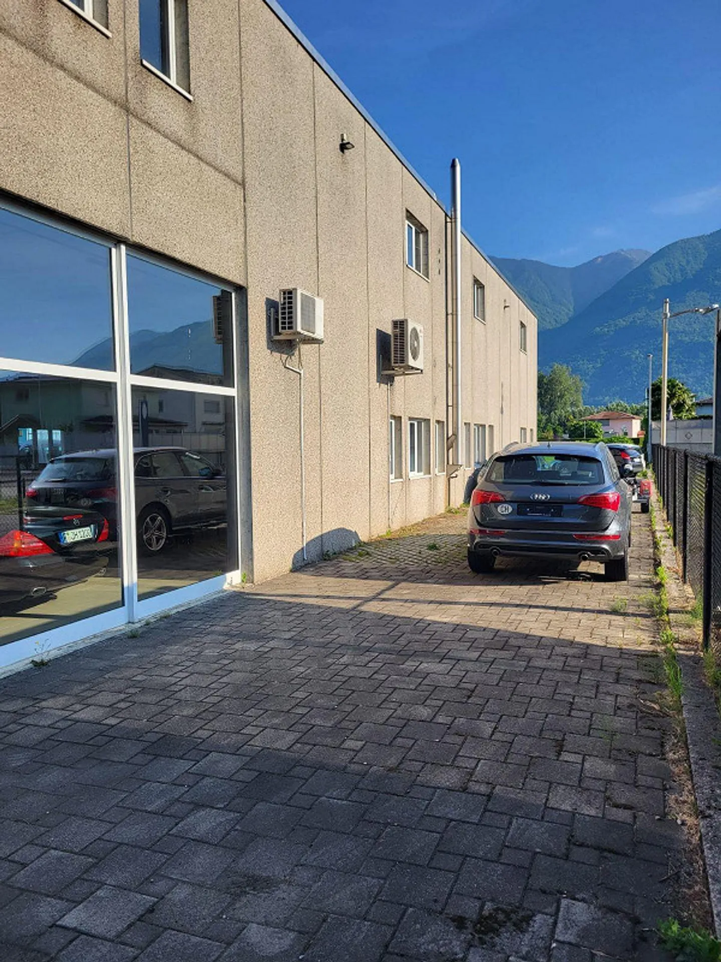 Propriété commerciale avec showroom dans un emplacement privilégié - Photo 5 sur 6