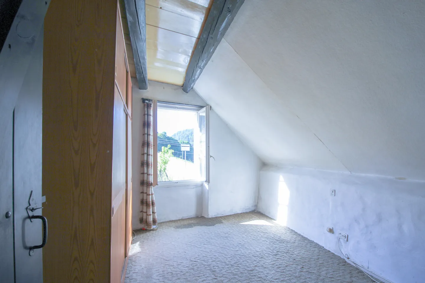 Maison individuelle avec 4,5 pièces et garage à rénover - Photo 12 sur 20