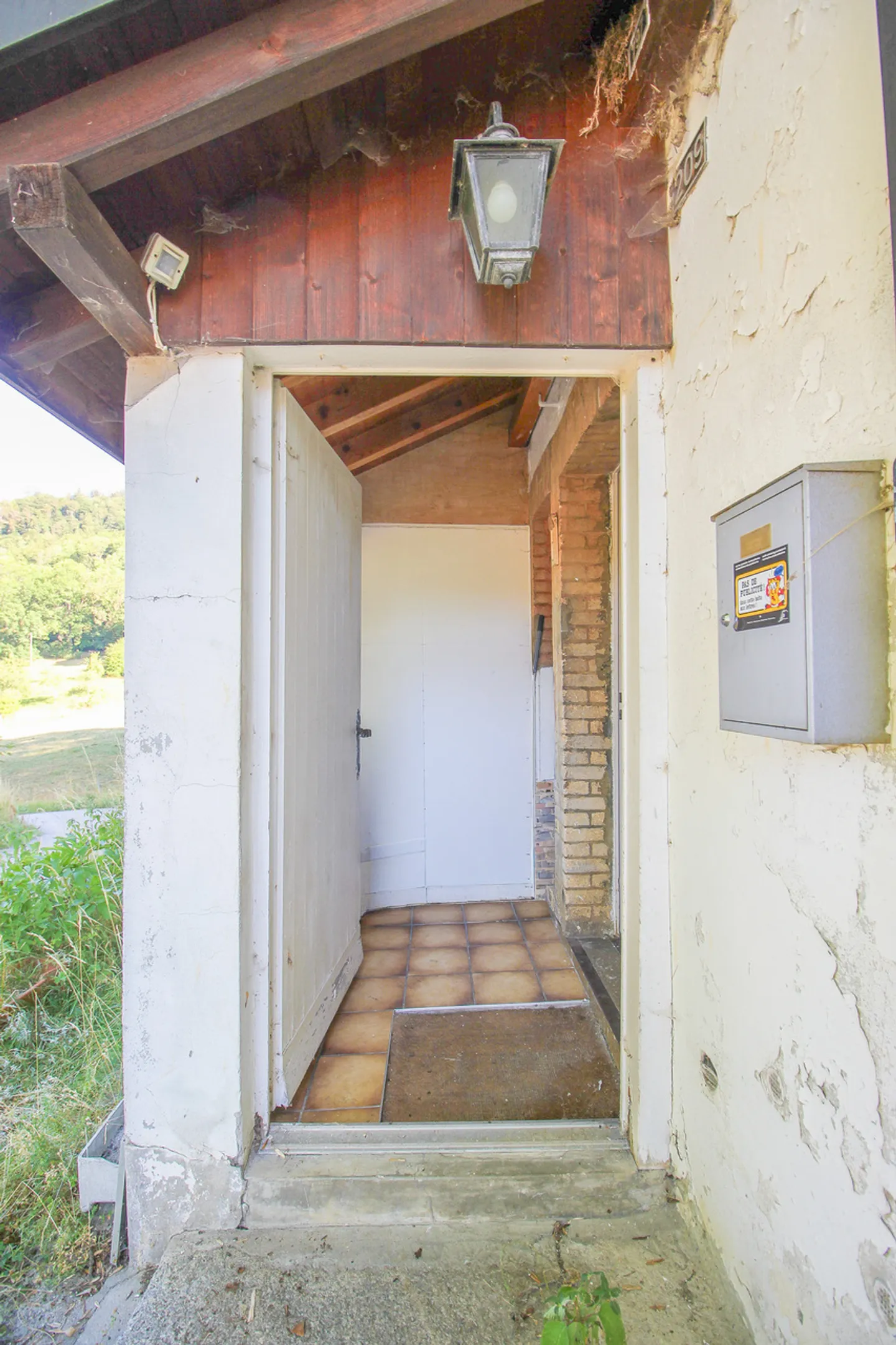 Maison individuelle avec 4,5 pièces et garage à rénover - Photo 16 sur 20