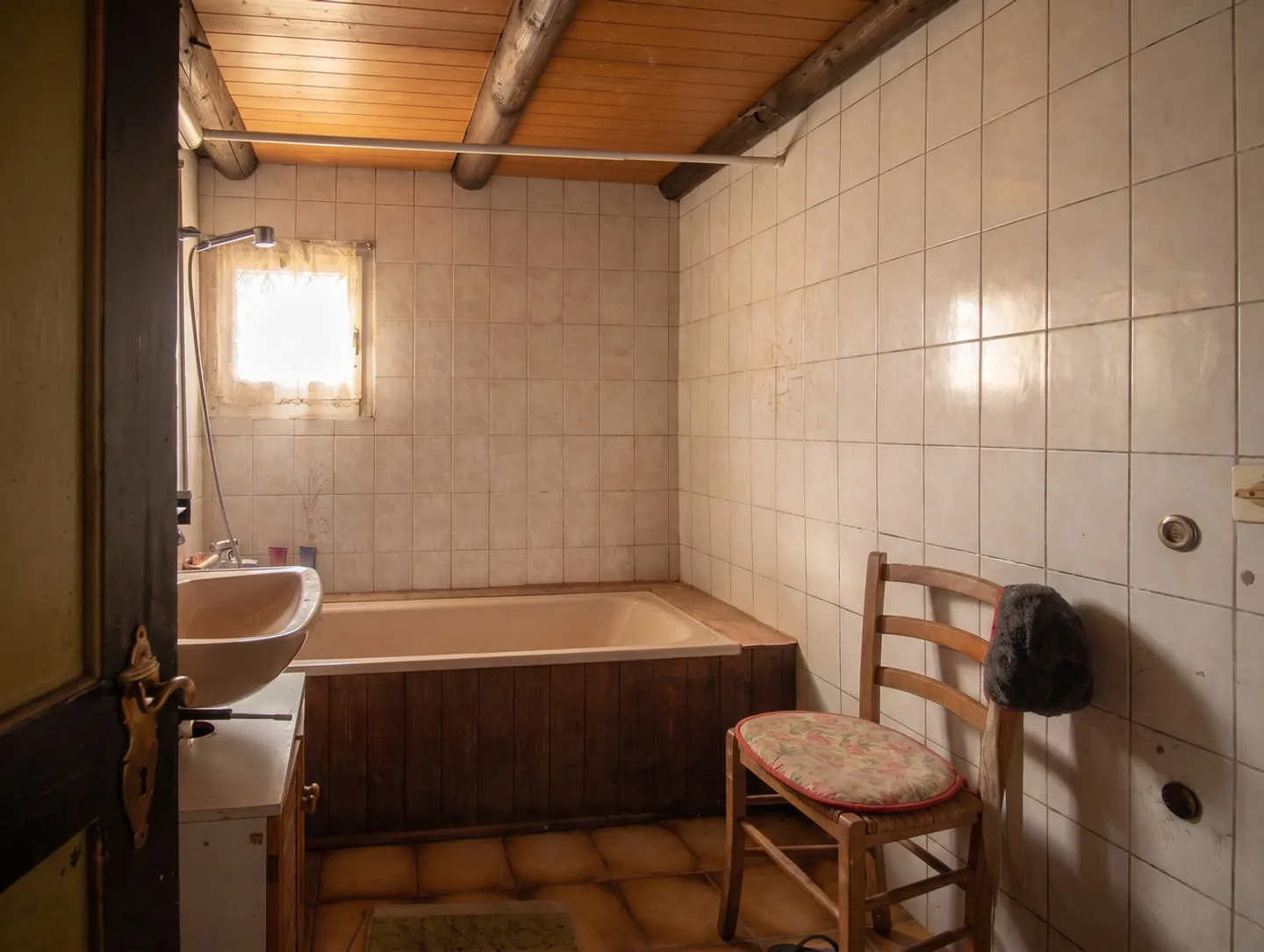 Maison individuelle avec 4,5 pièces et garage à rénover - Photo 17 sur 20