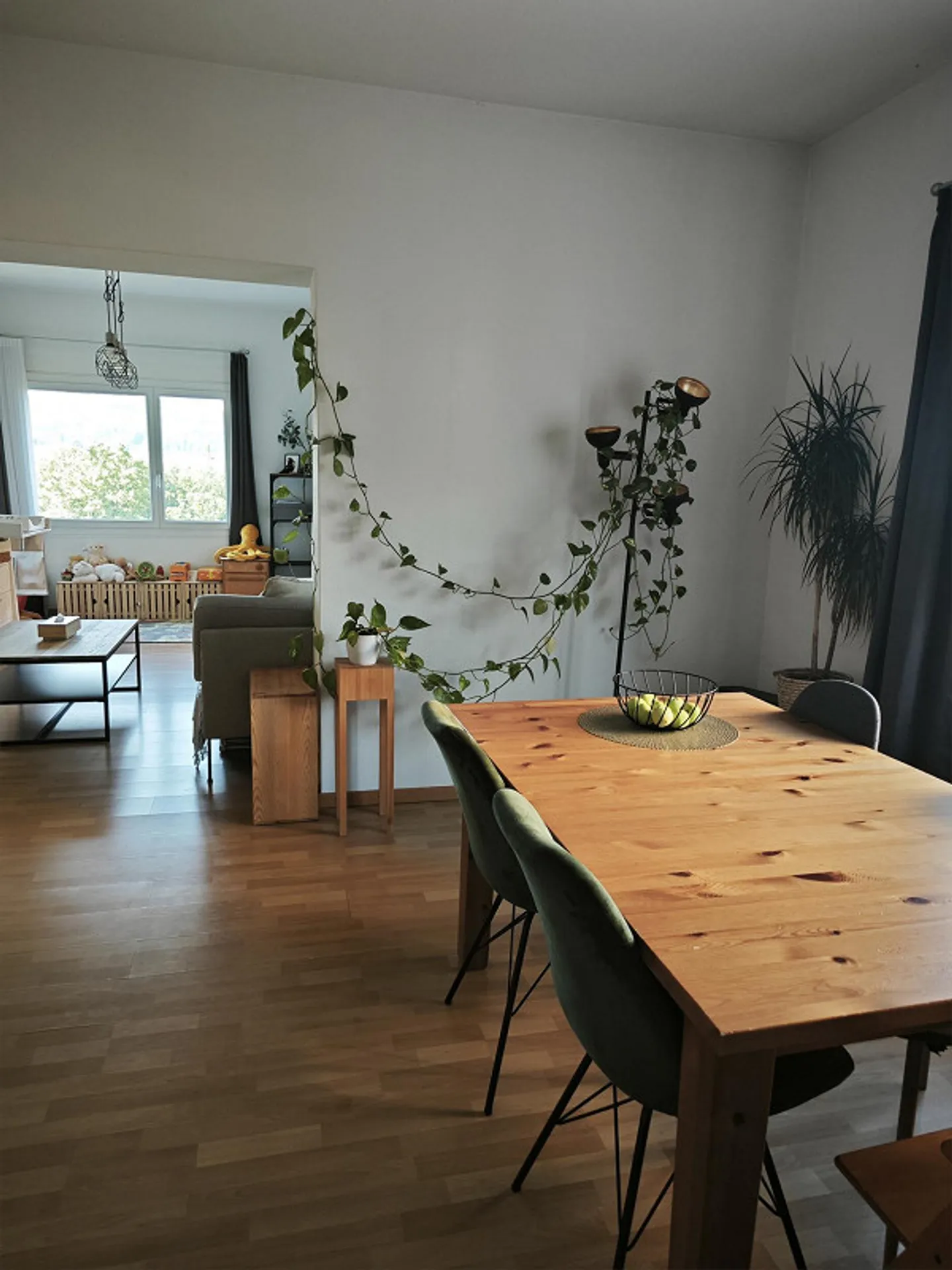 Spacious 4-room apartment with balcony in Engstringen - Photo 7 of 10