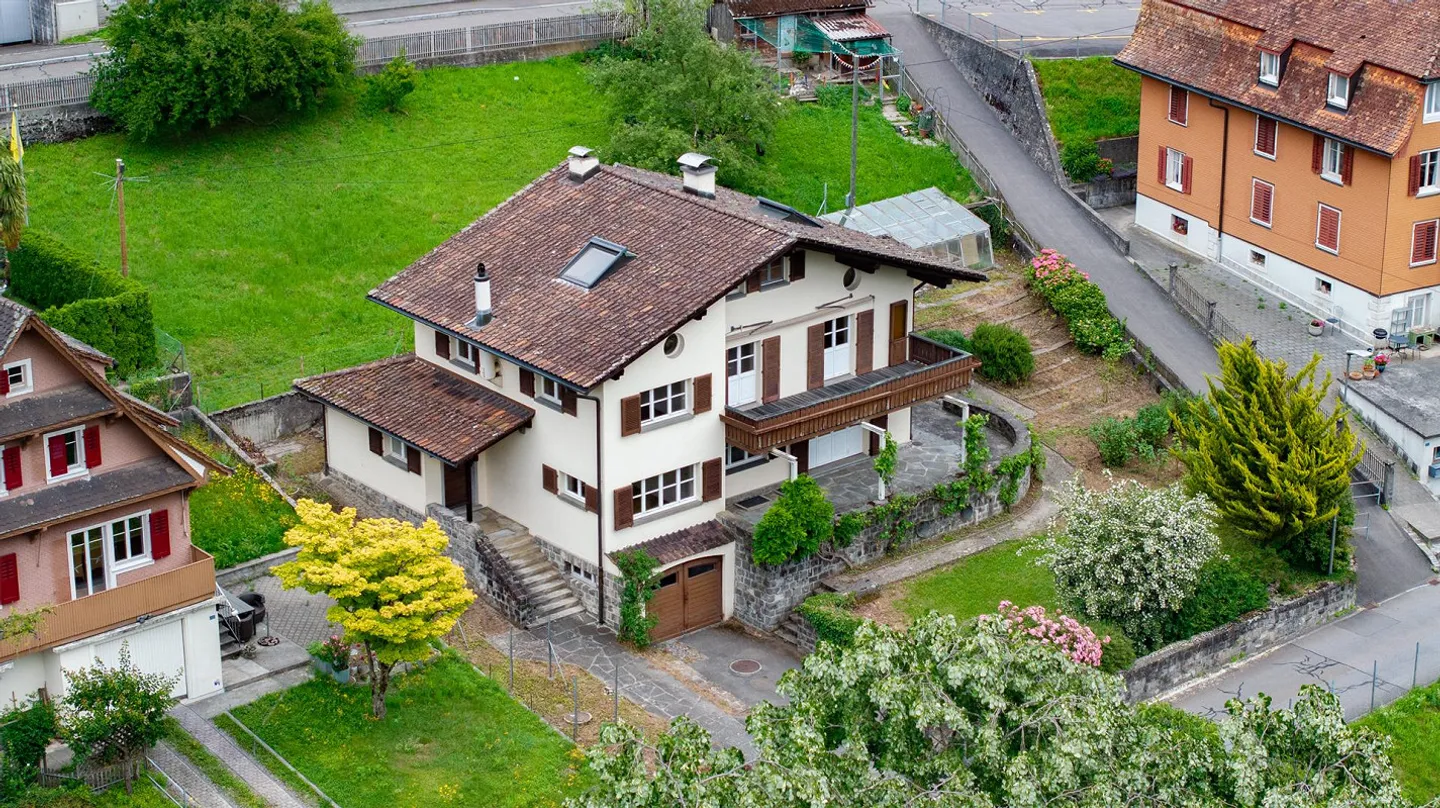 Two-family house with lake view in Flüelen, UR - Photo 2 of 26