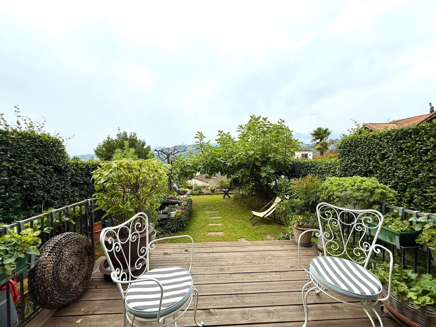 Beautiful Row House Villa with View - Photo 2 of 14