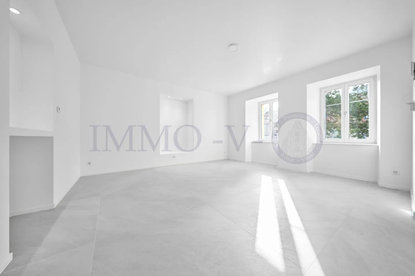 RENOVE DE STANDING AVEC EMPLACEMENT IDEAL - Photo 1 of 4