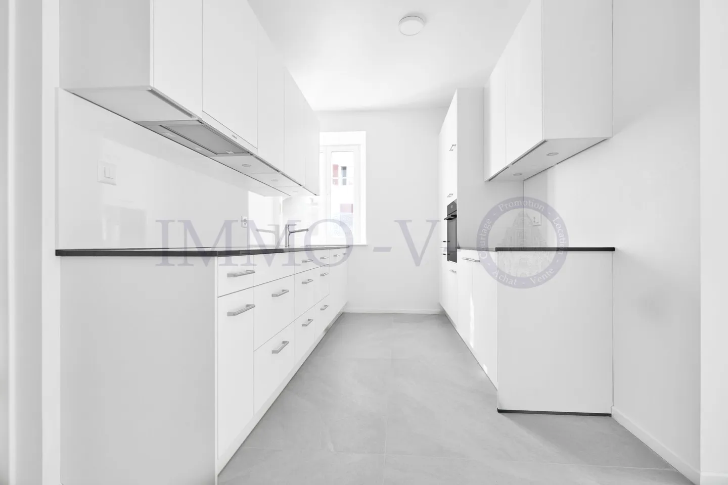 RENOVE DE STANDING AVEC EMPLACEMENT IDEAL - Photo 2 of 4