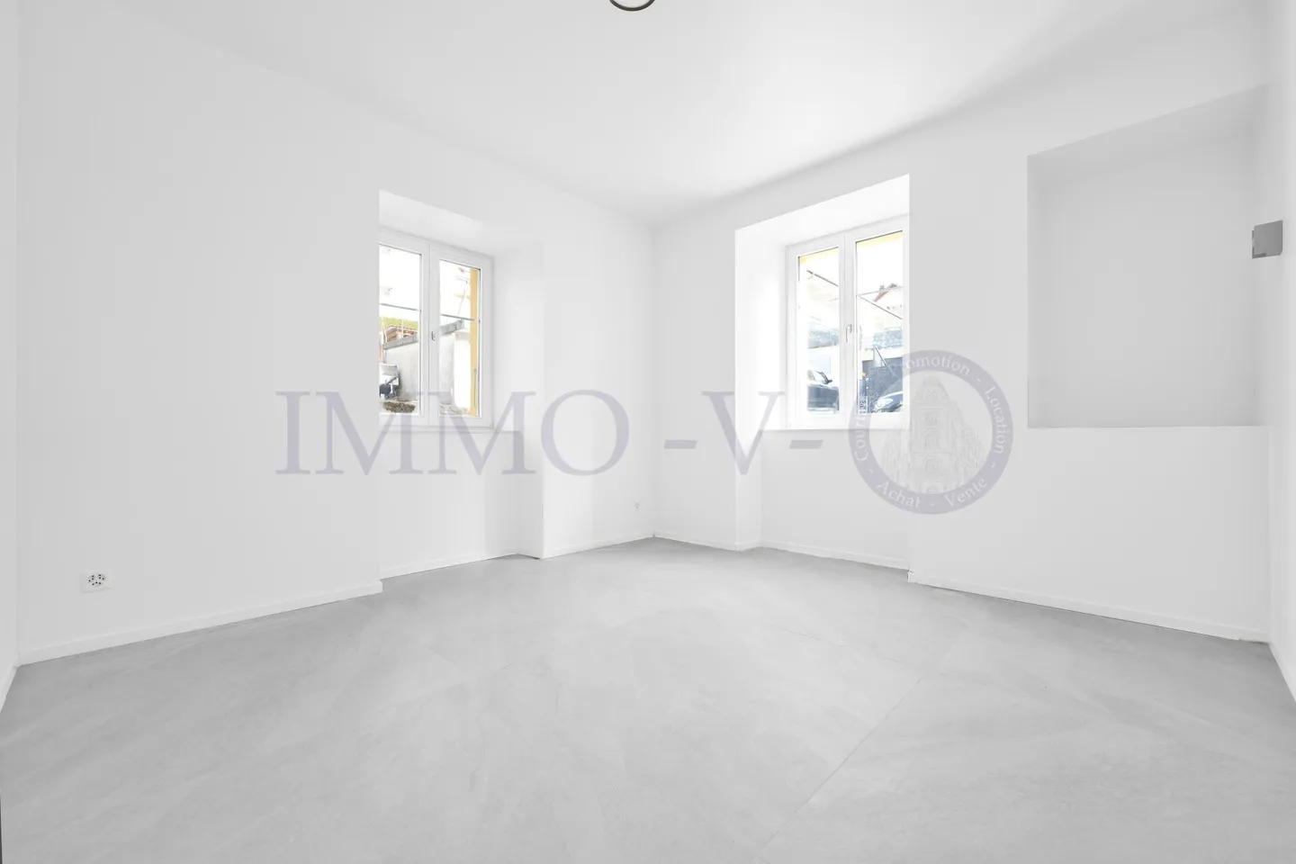 RENOVE DE STANDING AVEC EMPLACEMENT IDEAL - Photo 3 of 4