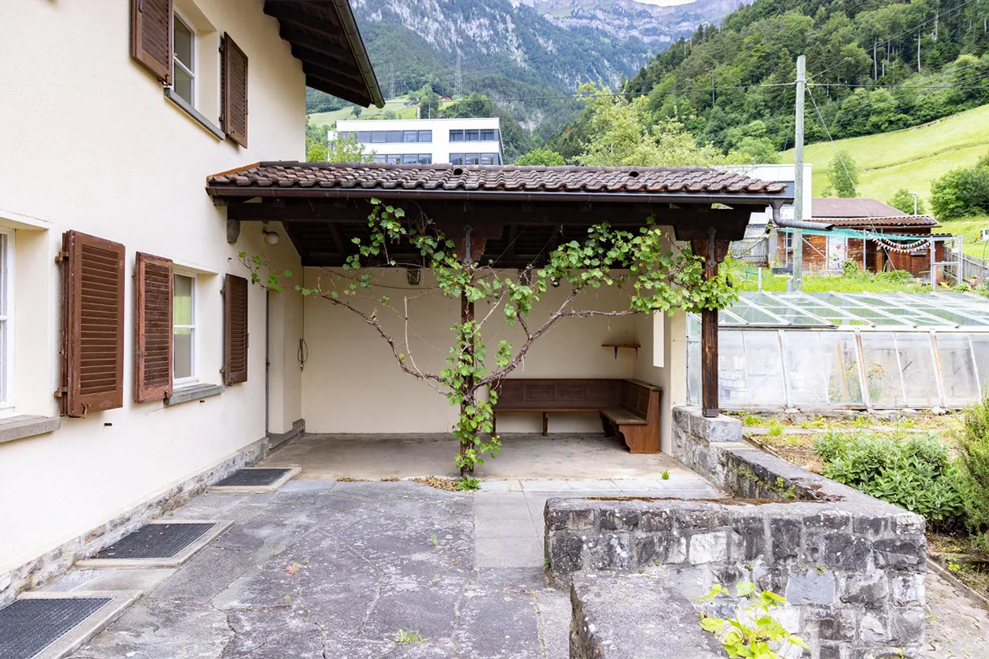 Two-family house with lake view in Flüelen, UR - Photo 24 of 26