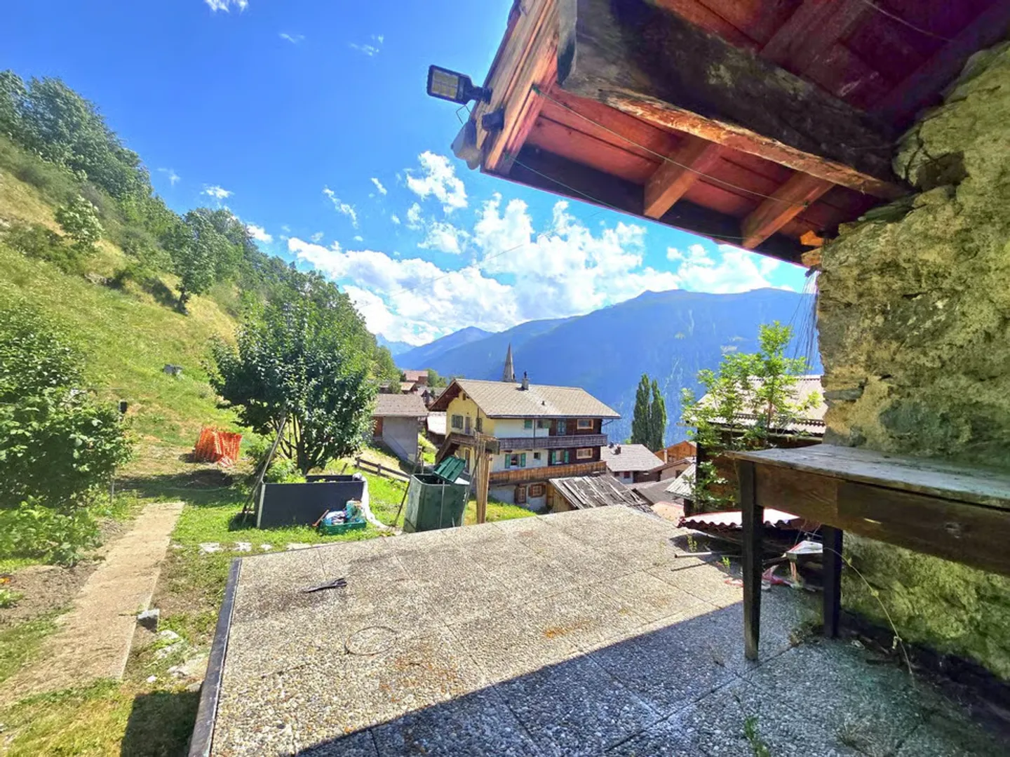 Authentisches Dorfhaus mit 2 Wohnungen zum Renovieren in St-Martin (Val d'Hérens) - Foto 1 von 13