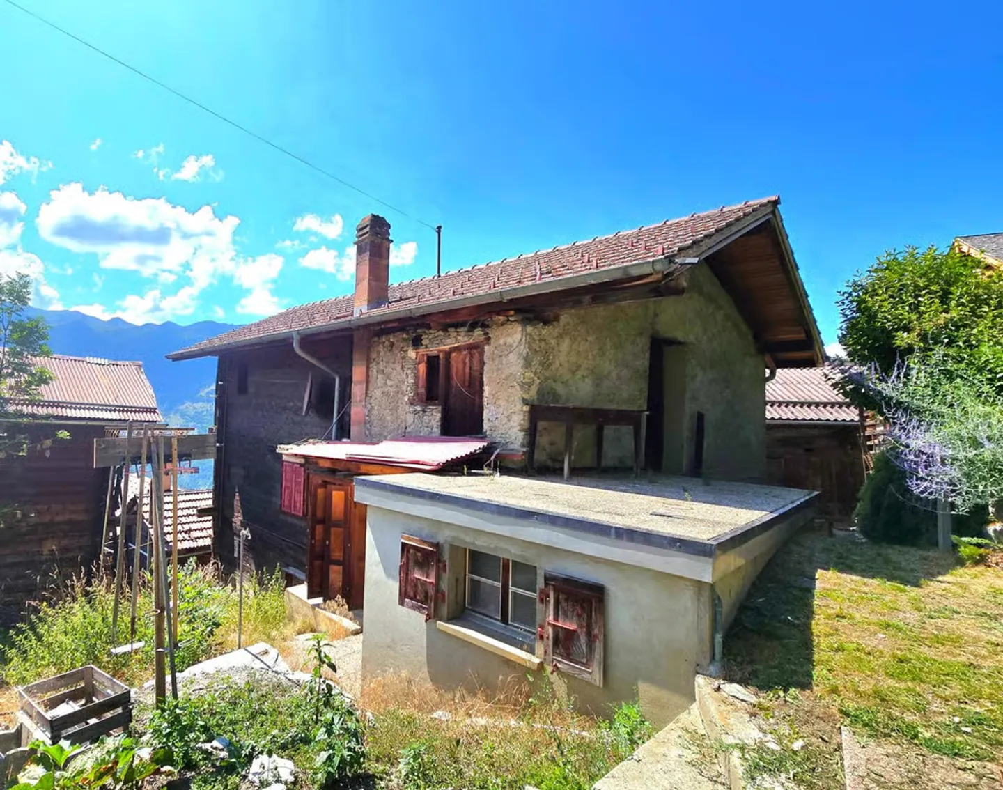 Authentisches Dorfhaus mit 2 Wohnungen zum Renovieren in St-Martin (Val d'Hérens) - Foto 2 von 13