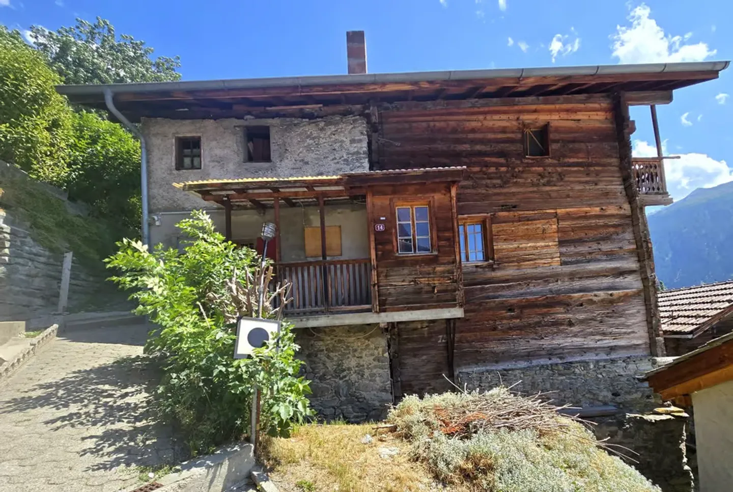Authentisches Dorfhaus mit 2 Wohnungen zum Renovieren in St-Martin (Val d'Hérens) - Foto 3 von 13