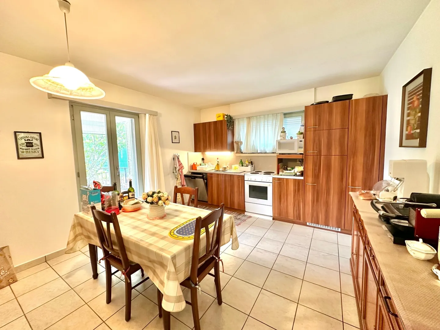 Geräumiges 5,5-Zimmer-Haus mit bebaubarem Garten (R2) und 4 Garagen in Bedano TI - Foto 6 von 11