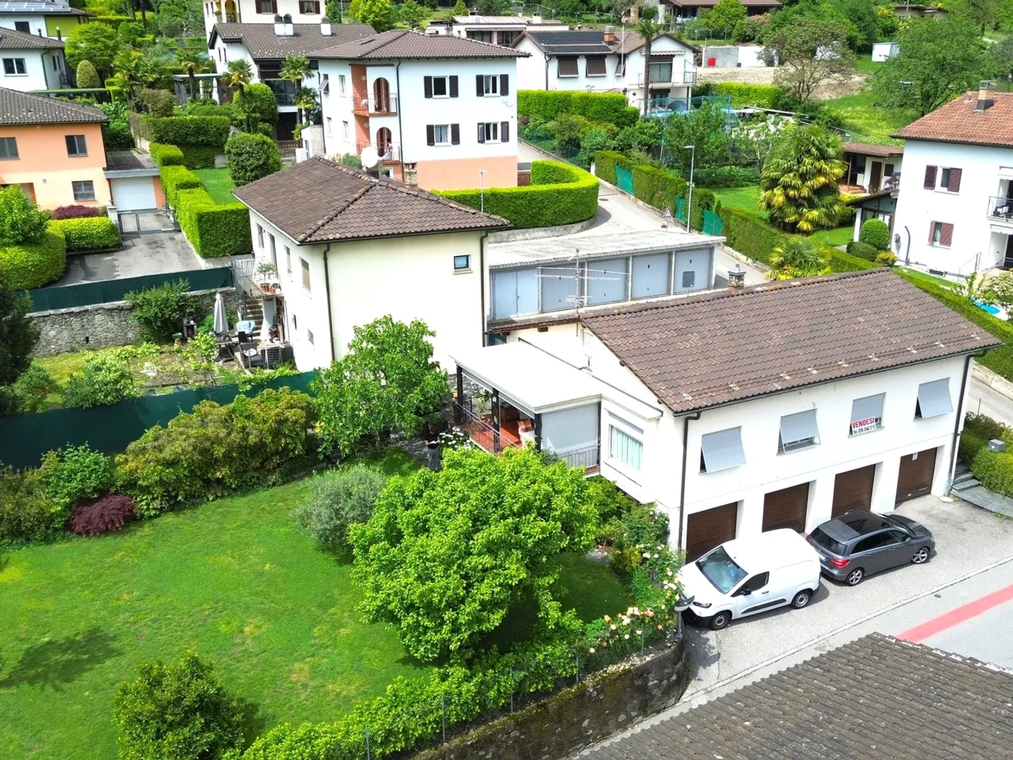 Geräumiges 5,5-Zimmer-Haus mit bebaubarem Garten (R2) und 4 Garagen in Bedano TI - Foto 10 von 11