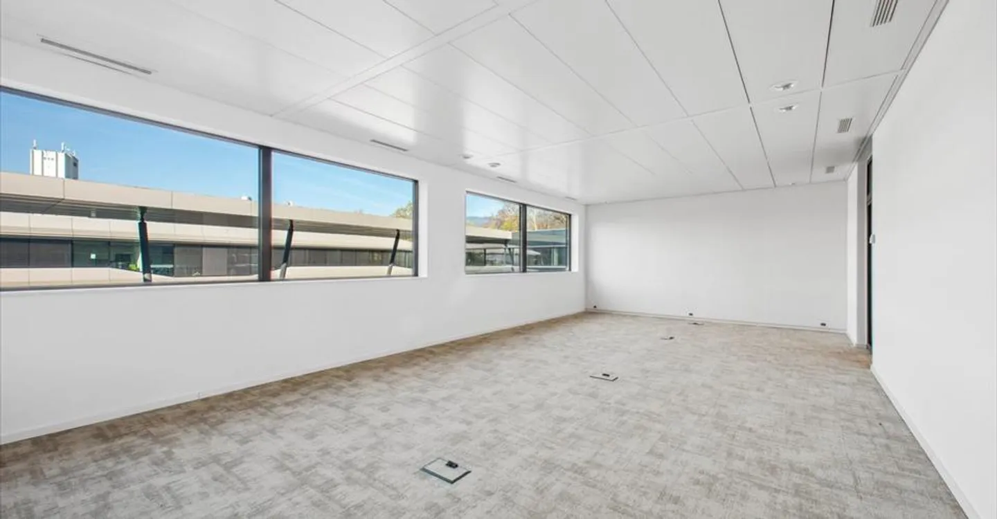 Office space for rent - Photo 2 of 7