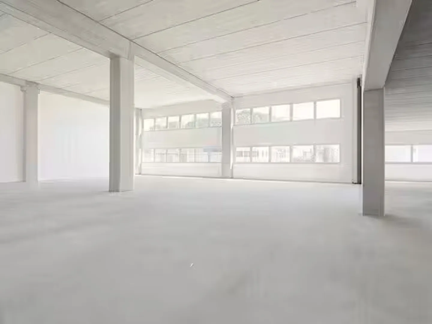 Espace Commercial Moderne à Louer - Photo 2 sur 2