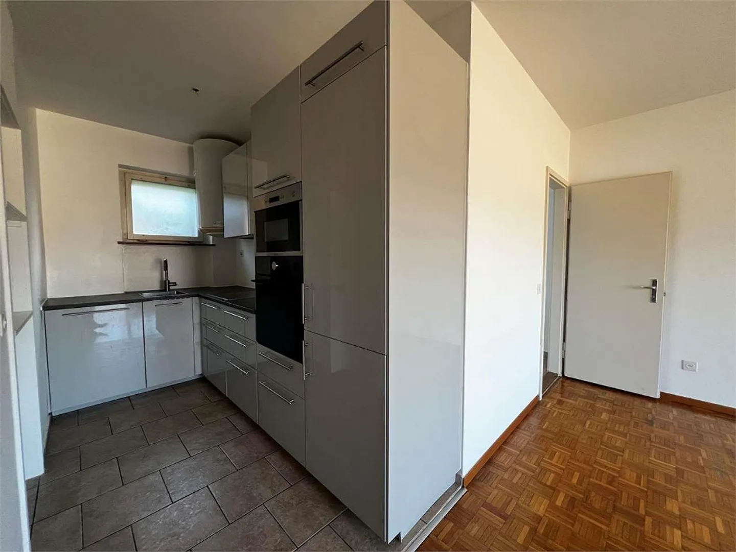 Paradis - Appartement 3.5 pièces avec terrasse et vue sur le lac - Photo 3 sur 11