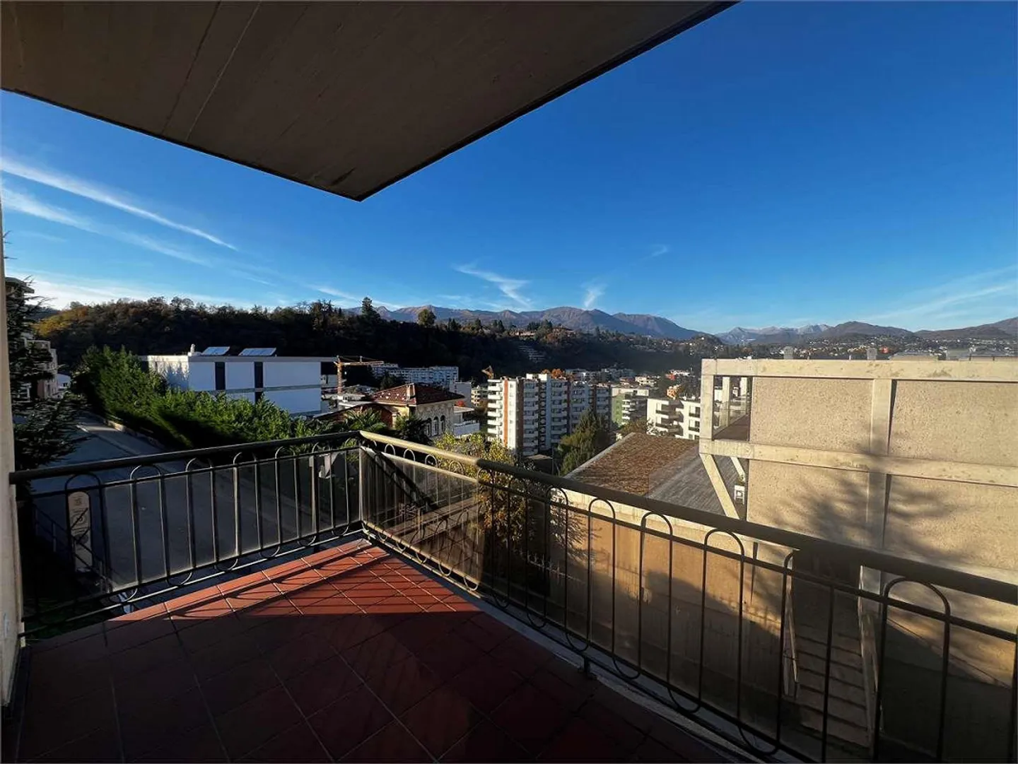 Paradis - Appartement 3.5 pièces avec terrasse et vue sur le lac - Photo 9 sur 11