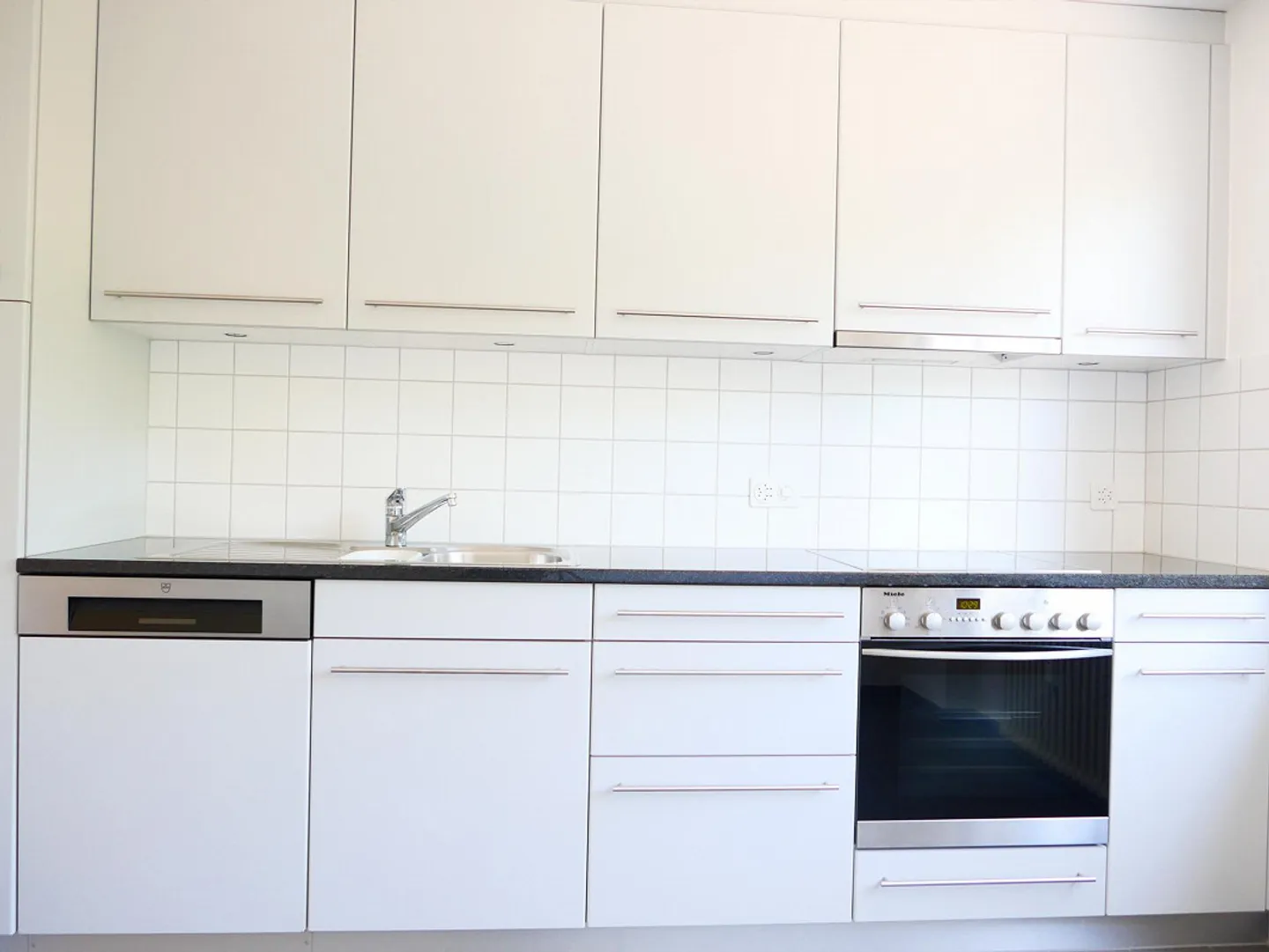 Ampio appartamento di 4,5 stanze con 2 posti a sedere in giardino - Foto 9 di 19