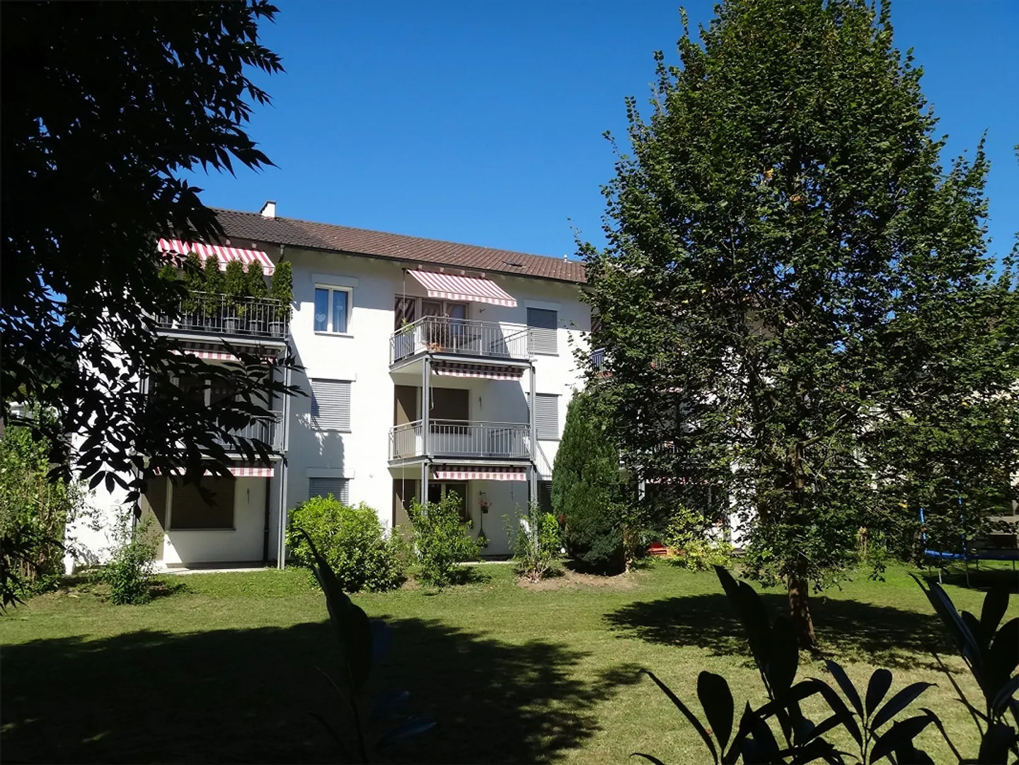 Ampio appartamento di 4,5 stanze con 2 posti a sedere in giardino - Foto 2 di 19