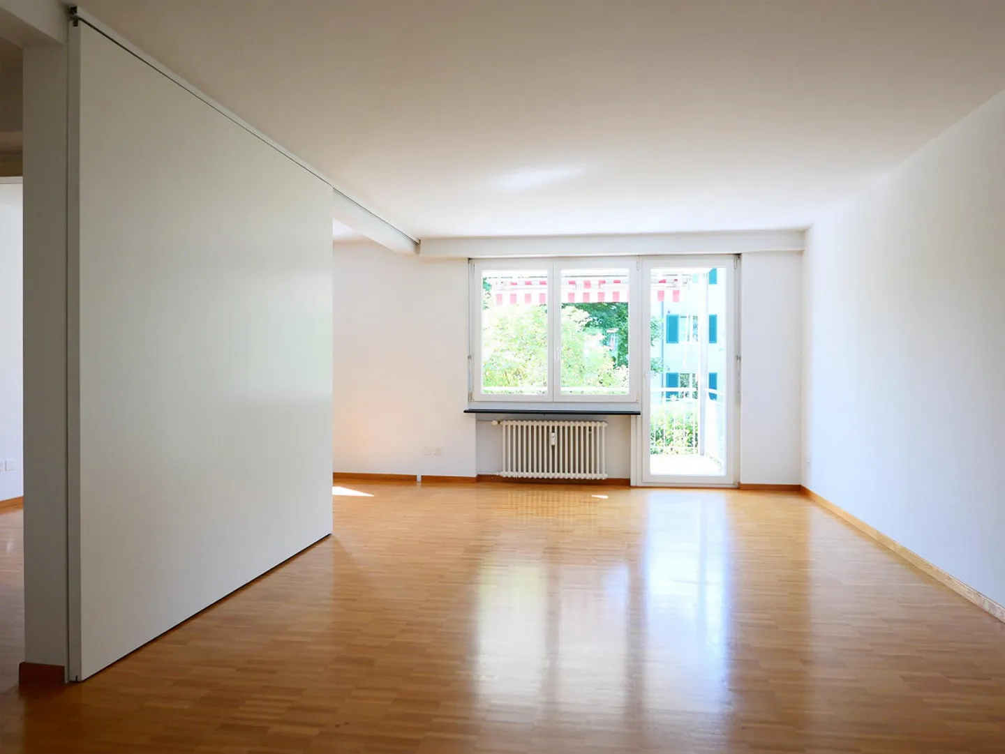 Ampio appartamento di 4,5 stanze con 2 posti a sedere in giardino - Foto 3 di 19