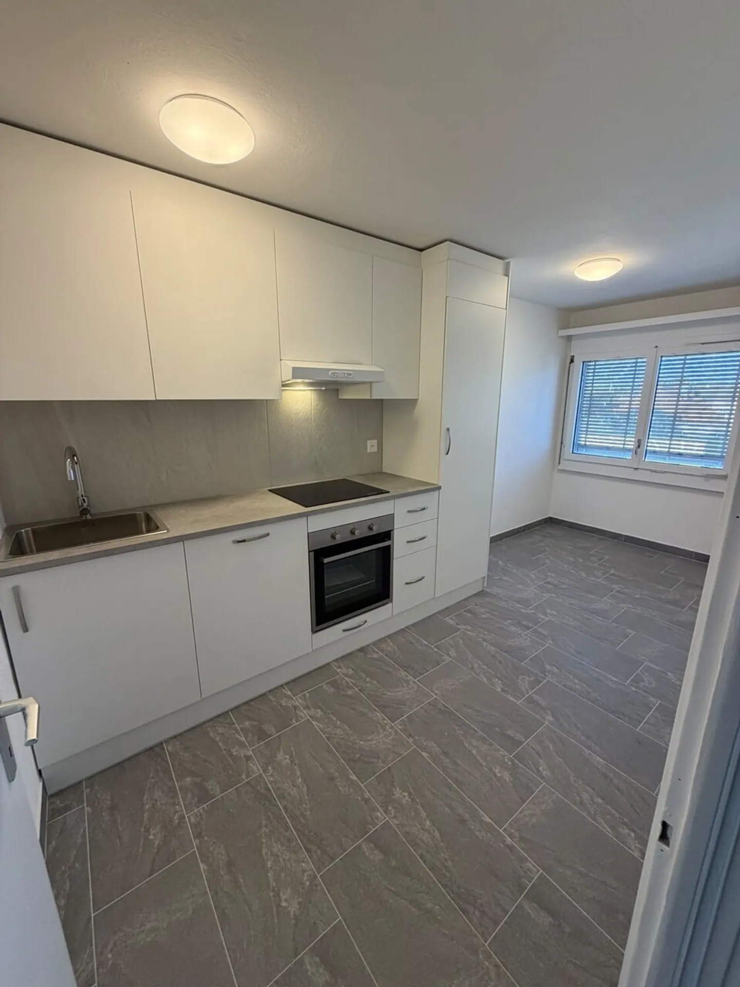 Appartement Ensoleillé Près des Transports - Photo 2 sur 12