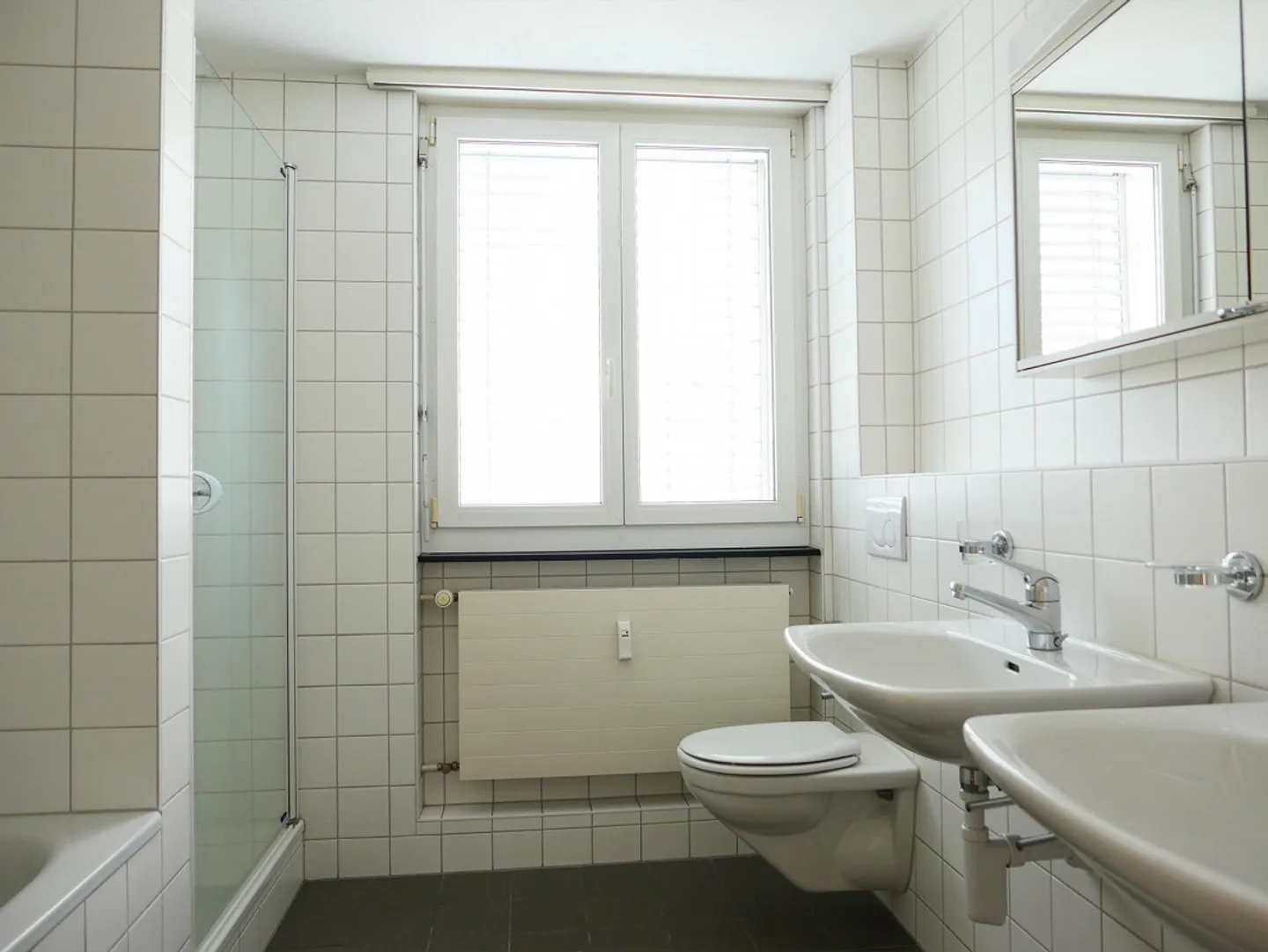 Ampio appartamento di 4,5 stanze con 2 posti a sedere in giardino - Foto 12 di 19