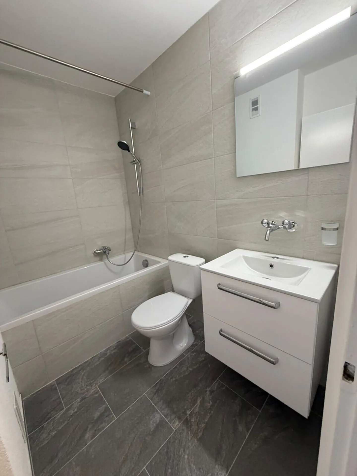 Appartement Ensoleillé Près des Transports - Photo 4 sur 12