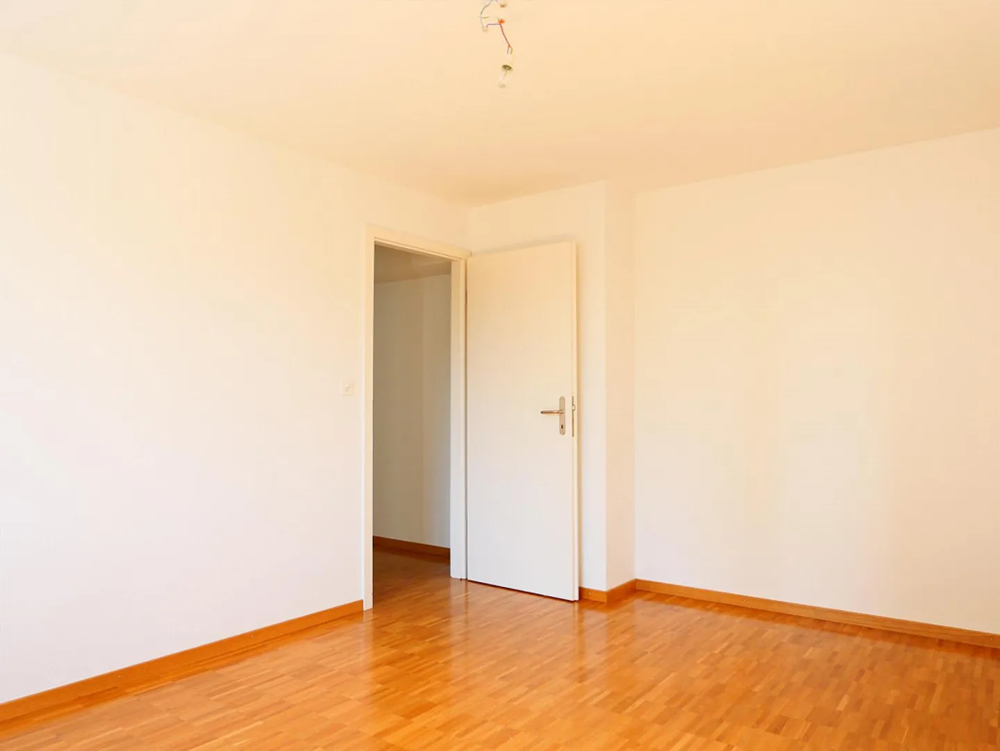 Ampio appartamento di 4,5 stanze con 2 posti a sedere in giardino - Foto 16 di 19