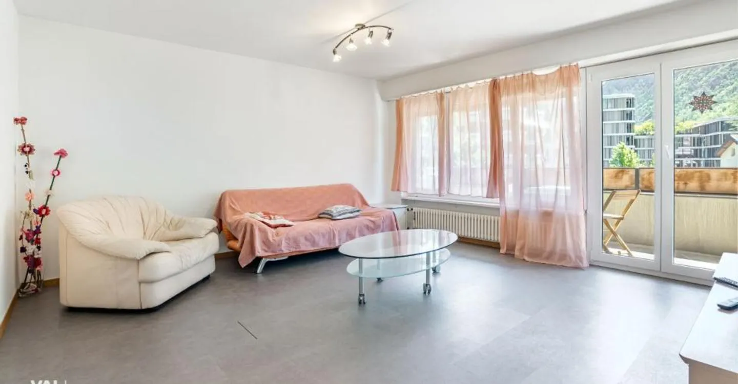 Bright 4.5-room apartment in a top location - right by the Visp train station! - Photo 2 of 13