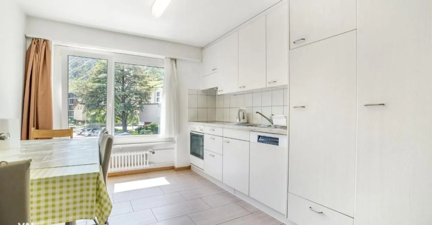 Bright 4.5-room apartment in a top location - right by the Visp train station! - Photo 4 of 13