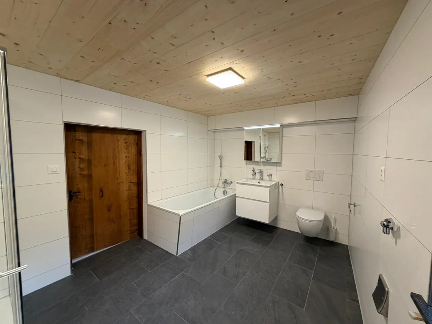 Completely renovated 230-year-old house with large garden - Photo 15 of 28