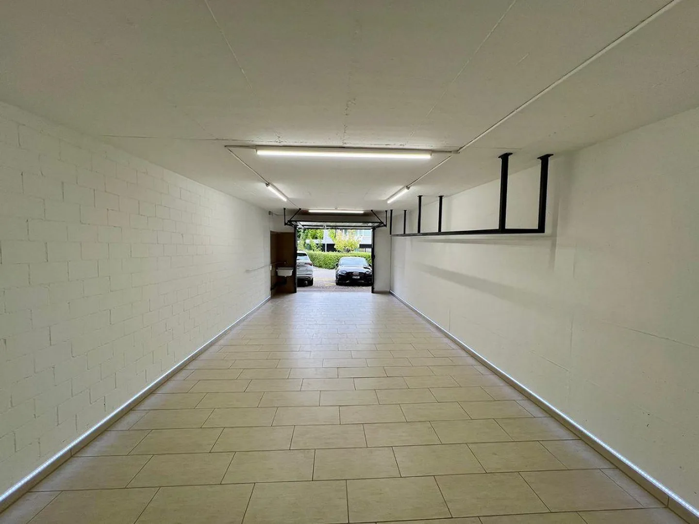 Newly renovated storage space/workshop in a very central location - Photo 3 of 9