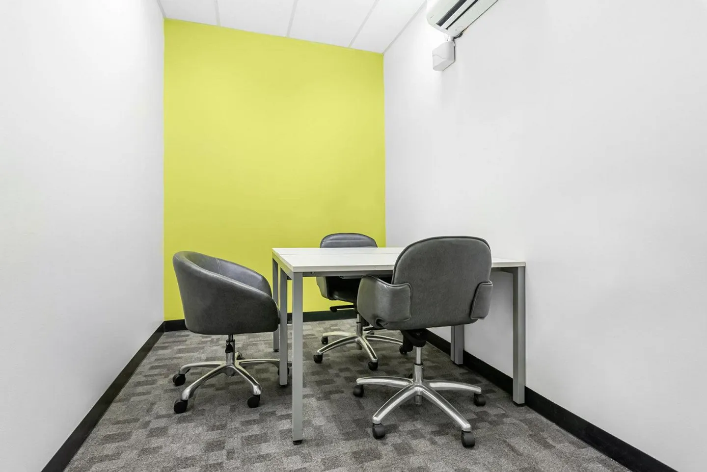 Privatbüro für 50 im Regus Business Park - Foto 2 von 12