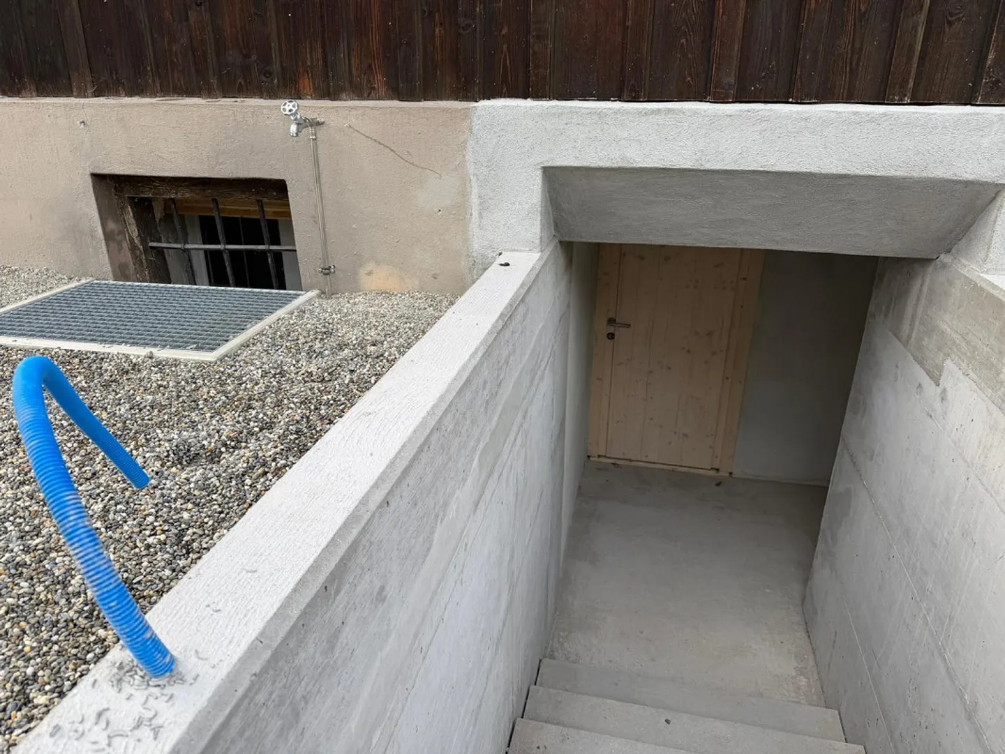 Completely renovated 230-year-old house with large garden - Photo 16 of 28