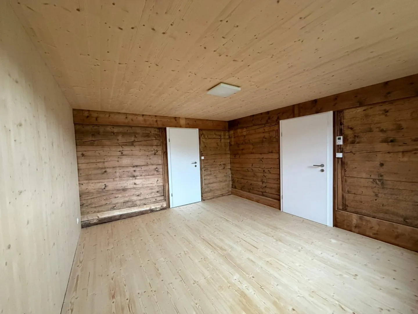 Completely renovated 230-year-old house with large garden - Photo 23 of 28