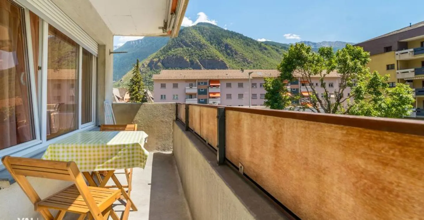 Bright 4.5-room apartment in a top location - right by the Visp train station! - Photo 11 of 13